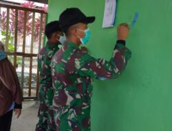 Anggota Satgas Yonif 144/JY Hiasi TK / Raudhatul Atfal Nurul Hudud di Perbatasan