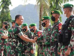 Kedatangan Brigjen TNI Sugiyono (waaster Kasad Bid Ren dan Puanter) ke Pos Kotis Satgas Pamtas RI-PNG Sektor Utara