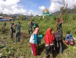 Laksanakan Karya Bakti Bersama Para Santri, Satgas Kodim Yalimo Yonif RK 751/VJS Sulap Lahan Kosong Menjadi Kebun Sayuran