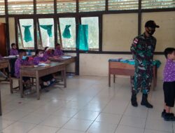 Cerdaskan Anak Bangsa Anggota Satgas Yonif 144/JY Melaksanakan Gadik Bahasa Indonesia di SDN 01 Perbatasan