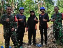 Bersama LSM Base Camp Solidaritas, Babinsa Lakukan Pembersihan Aliran Sungai Kreung Langsa