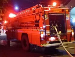 Empat Unit Mobil Dinas Pemadam Kebakaran Kota Bekasi Sapu Sijago Merah