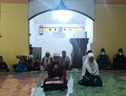 Anggota Satgas Yonif 144/JY Menghadiri Peringatan Isra Mi’raj 1443 Hijriah di Masjid Nurul Huda Perbatasan
