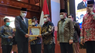 Kinerja BAPEDA Dinilai Baik, Walikota Subulussalam Terima Award Dari Gubernur Aceh