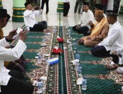 Ulama Kharismatik Abu Keude Dua, Laksanakan Iktikaf dan Tausiyah di Masjid At-Taqwa Kodim 0104/Atim