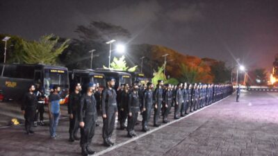 Lepas Keberangkatan 105 Personel BKO, Kapolda Riau Irjen Iqbal : Layani Masyarakat, Jaga Nama Baik
