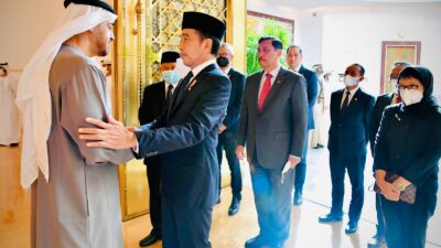 Singgah di Abu Dhabi, Presiden Jokowi Sampaikan Dukacita atas Wafatnya Sheikh Khalifa