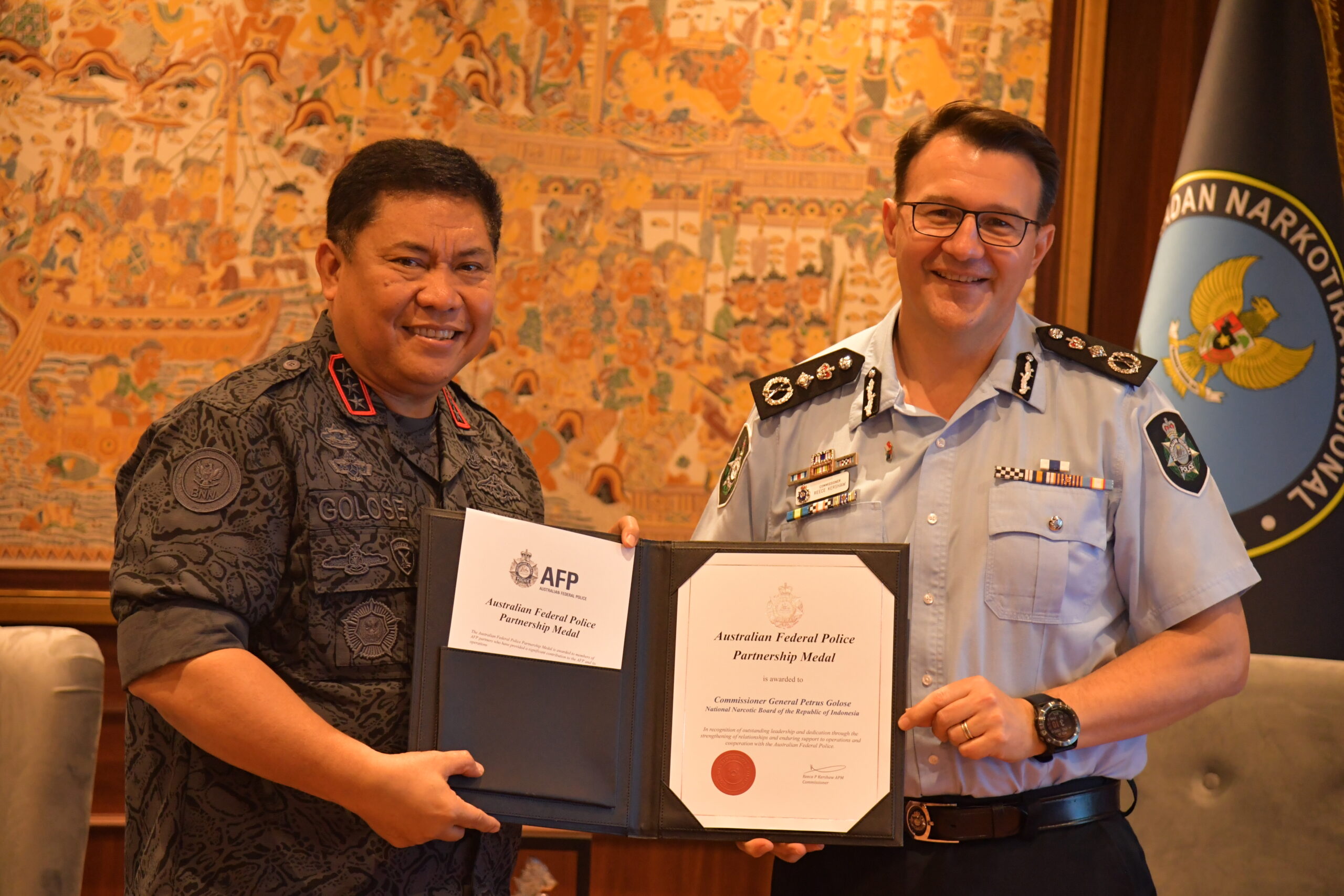 Kepala BNN RI Menjadi Polisi Pertama di Indonesia yang menerima Partnership Medal dari Australian Federal Police