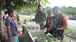 Belanja Hasil Kebun Masyarakat Papua, Satgas Yonif 126/KC Bantu Pemerintah Tingkatkan Perekonomian di Perbatasan