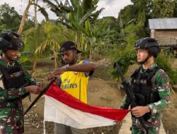 Meriahkan HUT RI di Papua, Satgas Pamtas Yonif 711/Rks Bersama Warga Lakukan Ini
