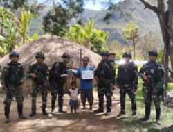 Aksi Door to Door Satgas Yonif Mekanis 203/AK Dalam Mendengarkan Keluhan Masyarakat Desa Umbanume