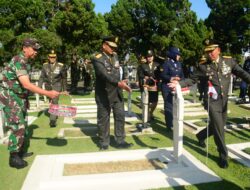 Jelang HUT TNI, Pangdam III/Slw Hadiri Ziarah Rombongan di TMP Cikutra