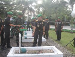 Peringati Hari Juang TNI AD, Danrem 045/Gaya Ziarah Rombongan ke TMP Pawitralaya