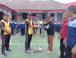 Kunjungi Lapas Klas IIB, Kapolres Bantaeng Bagikan Alat Olahraga Volleyball