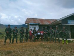 Pos Malagayneri Satgas Yonif Mekanis 203/AK Laksanakan Anjangsana ke Honai Kepala Desa Nambu